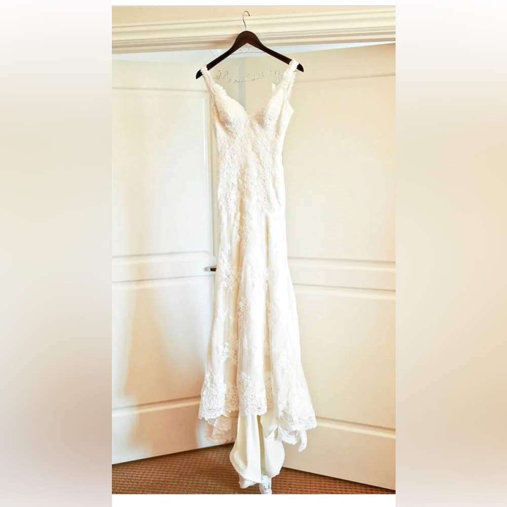 Custom Italian lace wedding gown 5’0 105lbs 24 waist 32B bust